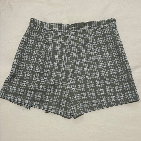 Altar’d State Skort. Size Large - Picture 2 of 3